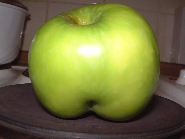 Food Apple with crack like a babys bottom